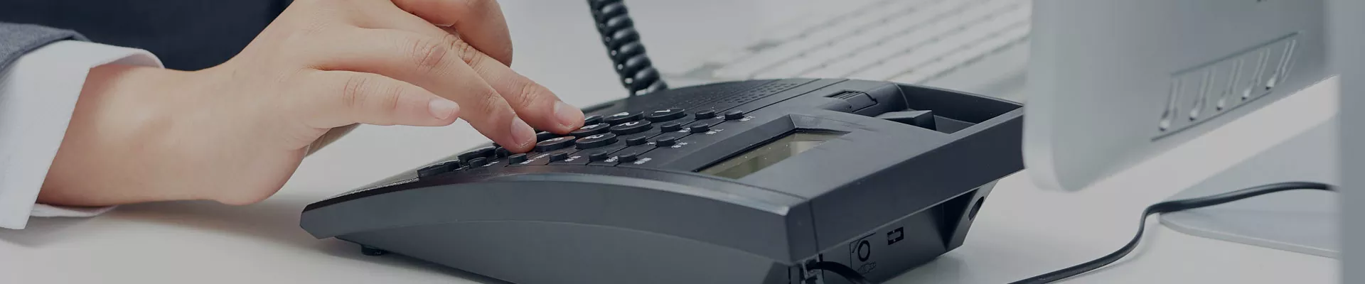 Зв’яжіться з нами